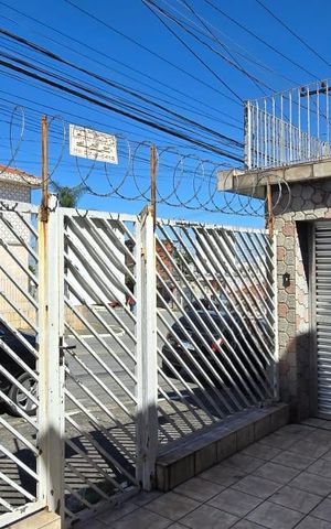 Casa à venda com 242m², 2 quartos e 1 vaga Casa à venda com 242m², 2 quartos e 1 vagaPortão