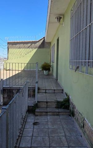 Casa à venda com 242m², 2 quartos e 1 vaga Casa à venda com 242m², 2 quartos e 1 vagaVaranda Frente