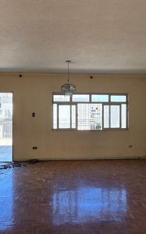 Casa à venda com 242m², 2 quartos e 1 vaga Casa à venda com 242m², 2 quartos e 1 vagaSala