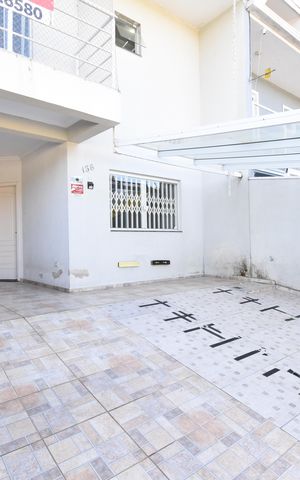Casa à venda com 220m², 3 quartos e 3 vagasÁrea externa - Garagem
