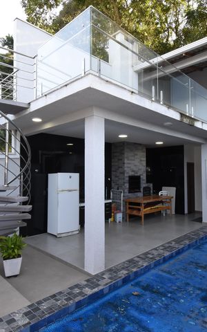 Casa à venda com 220m², 3 quartos e 3 vagasÁrea externa - Piscina
