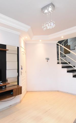 Casa à venda com 220m², 3 quartos e 3 vagasSala