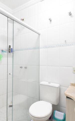 Casa à venda com 220m², 3 quartos e 3 vagasBanheiro 2