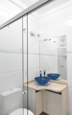 Casa à venda com 220m², 3 quartos e 3 vagasBanheiro 2