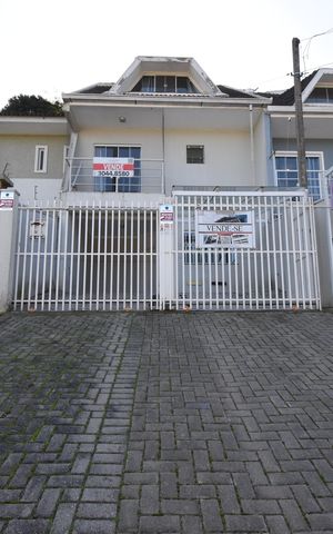 Casa à venda com 220m², 3 quartos e 3 vagasFachada