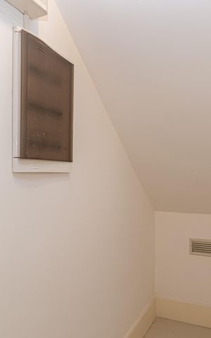 Casa à venda com 165m², 3 quartos e 2 vagasDepósito da escada