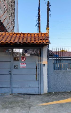 Casa para alugar com 225m², 4 quartos e 1 vaga Casa para alugar com 225m², 4 quartos e 1 vagaFachada