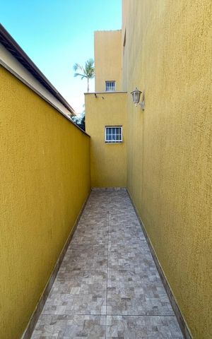 Casa à venda com 277m², 3 quartos e 3 vagas Casa à venda com 277m², 3 quartos e 3 vagasCorretor