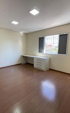 Casa à venda com 277m², 3 quartos e 3 vagas Casa à venda com 277m², 3 quartos e 3 vagasQuarto 2