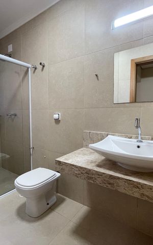 Casa à venda com 277m², 3 quartos e 3 vagas Casa à venda com 277m², 3 quartos e 3 vagasBanheiro 2