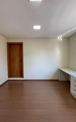 Casa à venda com 277m², 3 quartos e 3 vagas Casa à venda com 277m², 3 quartos e 3 vagasQuarto 2
