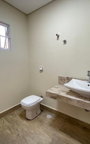 Casa à venda com 277m², 3 quartos e 3 vagas Casa à venda com 277m², 3 quartos e 3 vagasBanheiro 1
