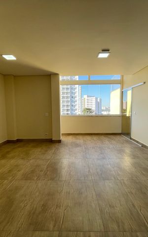 Casa à venda com 277m², 3 quartos e 3 vagas Casa à venda com 277m², 3 quartos e 3 vagasSala