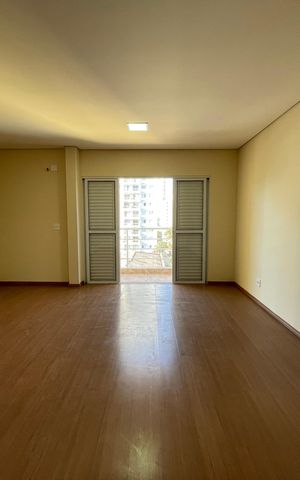 Casa à venda com 277m², 3 quartos e 3 vagas Casa à venda com 277m², 3 quartos e 3 vagasQuarto 3