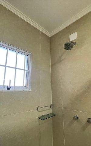 Casa à venda com 277m², 3 quartos e 3 vagas Casa à venda com 277m², 3 quartos e 3 vagasBanheiro 2