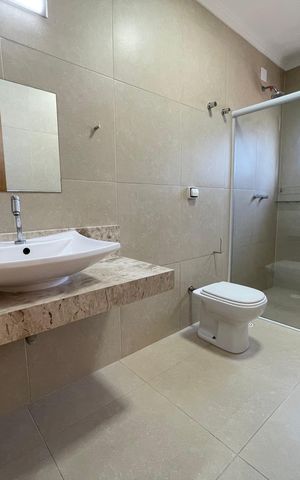 Casa à venda com 277m², 3 quartos e 3 vagas Casa à venda com 277m², 3 quartos e 3 vagasBanheiro 3