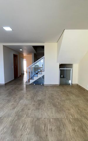 Casa à venda com 277m², 3 quartos e 3 vagas Casa à venda com 277m², 3 quartos e 3 vagasSala