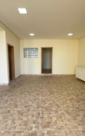 Casa à venda com 277m², 3 quartos e 3 vagas Casa à venda com 277m², 3 quartos e 3 vagasVaranda