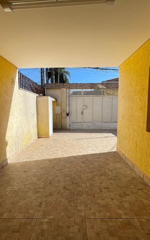 Casa à venda com 277m², 3 quartos e 3 vagas Casa à venda com 277m², 3 quartos e 3 vagasGaragem
