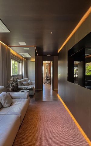 Apartamento à venda com 250m², 4 quartos e 4 vagas Apartamento à venda com 250m², 4 quartos e 4 vagasSala íntima