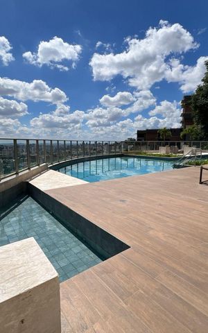 Apartamento à venda com 250m², 4 quartos e 4 vagas Apartamento à venda com 250m², 4 quartos e 4 vagasÁrea comum - Piscina