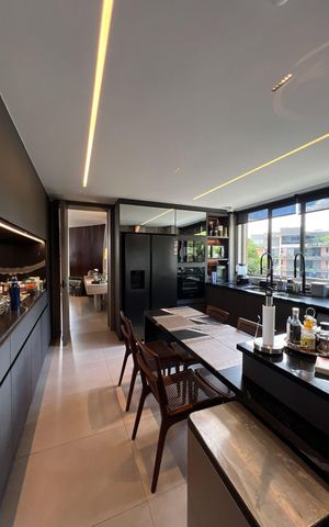 Apartamento à venda com 250m², 4 quartos e 4 vagas Apartamento à venda com 250m², 4 quartos e 4 vagasCozinha