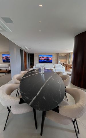 Apartamento à venda com 250m², 4 quartos e 4 vagas Apartamento à venda com 250m², 4 quartos e 4 vagasSala
