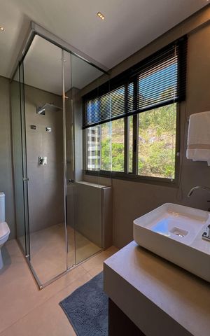 Apartamento à venda com 250m², 4 quartos e 4 vagas Apartamento à venda com 250m², 4 quartos e 4 vagasSuíte 3