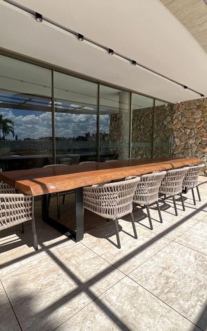Apartamento à venda com 250m², 4 quartos e 4 vagas Apartamento à venda com 250m², 4 quartos e 4 vagasÁrea comum - Piscina