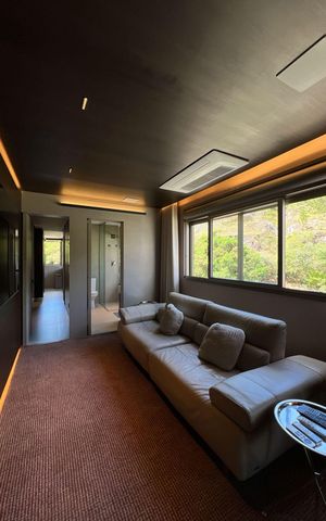 Apartamento à venda com 250m², 4 quartos e 4 vagas Apartamento à venda com 250m², 4 quartos e 4 vagasSala íntima