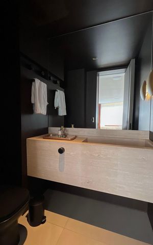 Apartamento à venda com 250m², 4 quartos e 4 vagas Apartamento à venda com 250m², 4 quartos e 4 vagasLavabo