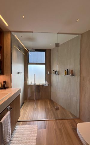 Apartamento à venda com 250m², 4 quartos e 4 vagas Apartamento à venda com 250m², 4 quartos e 4 vagasSala íntima