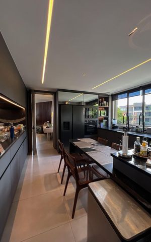 Apartamento à venda com 250m², 4 quartos e 4 vagas Apartamento à venda com 250m², 4 quartos e 4 vagasCozinha