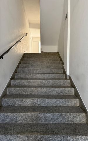 Apartamento para alugar com 120m², 2 quartos e sem vaga Apartamento para alugar com 120m², 2 quartos e sem vagaEscada