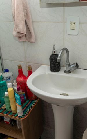Casa à venda com 216m², 2 quartos e 2 vagas Casa à venda com 216m², 2 quartos e 2 vagasBANHEIRO