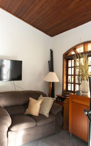 Casa à venda com 240m², 4 quartos e 4 vagas Casa à venda com 240m², 4 quartos e 4 vagasSala 2