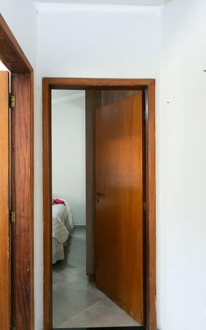 Casa à venda com 240m², 4 quartos e 4 vagas Casa à venda com 240m², 4 quartos e 4 vagasHall