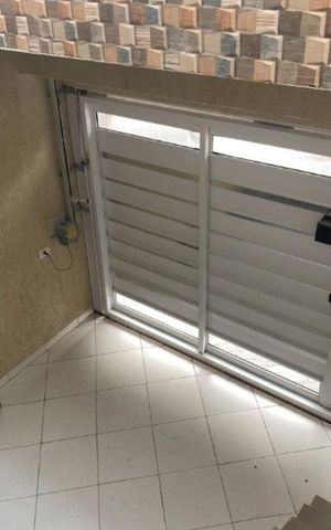 Casa à venda com 195m², 2 quartos e 2 vagas Casa à venda com 195m², 2 quartos e 2 vagasÁrea externa