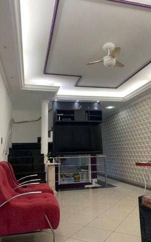 Casa à venda com 195m², 2 quartos e 2 vagas Casa à venda com 195m², 2 quartos e 2 vagasSala