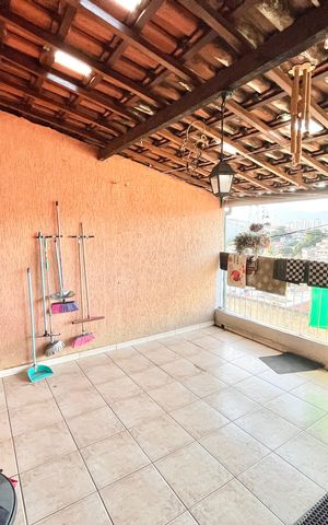 Casa à venda com 216m², 4 quartos e 2 vagasVaranda