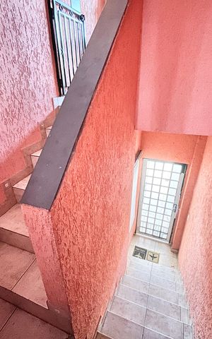 Casa à venda com 216m², 4 quartos e 2 vagasEscada