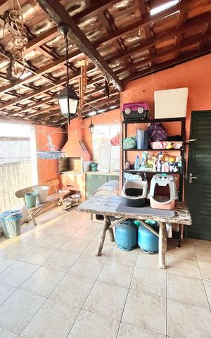 Casa à venda com 216m², 4 quartos e 2 vagasVaranda