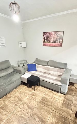 Casa à venda com 216m², 4 quartos e 2 vagasSala