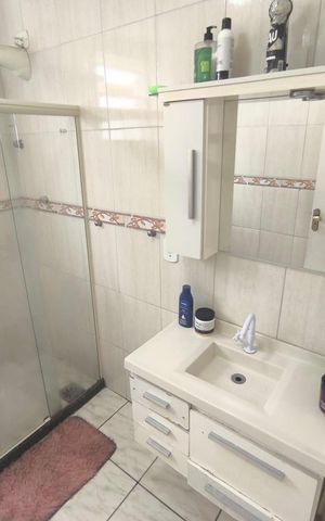 Casa à venda com 130m², 2 quartos e 1 vaga Casa à venda com 130m², 2 quartos e 1 vagaBanheiro