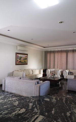 Casa para alugar com 367m², 3 quartos e 8 vagasSala