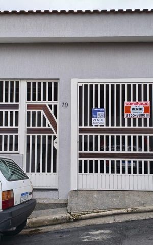 Casa à venda com 160m², 4 quartos e 1 vaga Casa à venda com 160m², 4 quartos e 1 vagaFachada