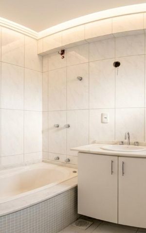 Casa de condomínio para alugar com 219m², 3 quartos e 4 vagas Casa de condomínio para alugar com 219m², 3 quartos e 4 vagasBanheiro 4