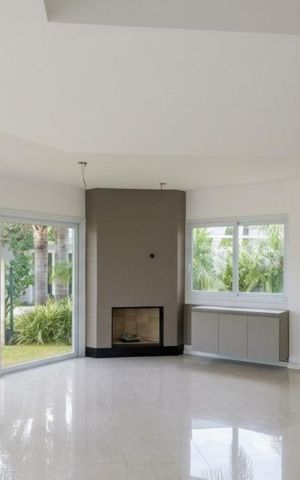 Casa de condomínio para alugar com 219m², 3 quartos e 4 vagas Casa de condomínio para alugar com 219m², 3 quartos e 4 vagasSala