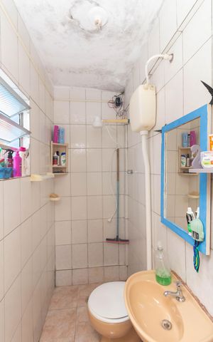 Casa à venda com 88m², 1 quarto e 4 vagasBanheiro social