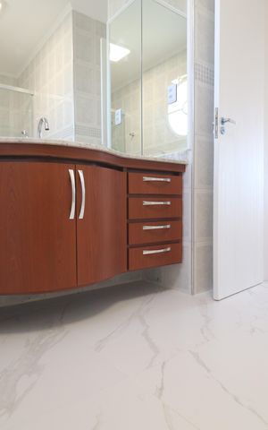 Apartamento à venda com 136m², 3 quartos e 2 vagasBanheiro Quarto 1 suíte